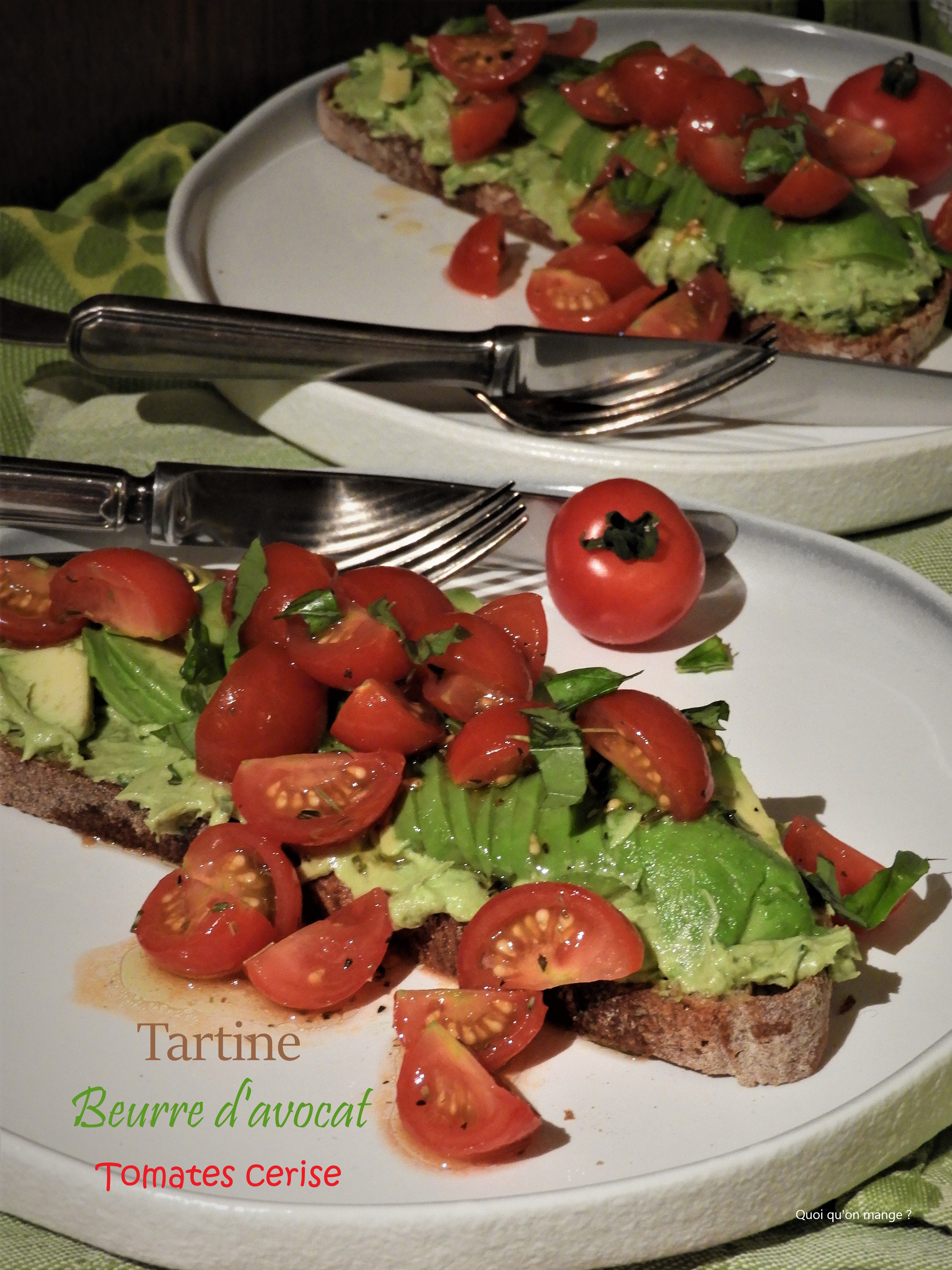 Tartine beurre d’avocat et tomates cerise