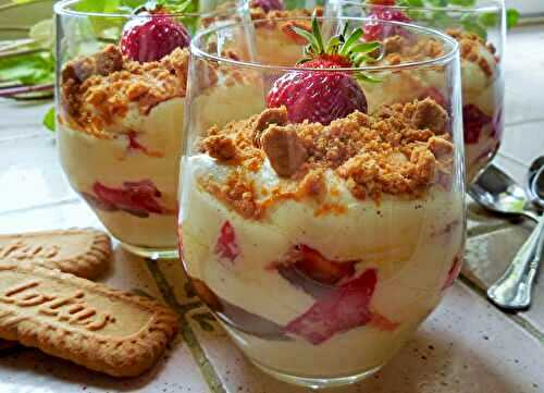 Tiramisù rhubarbe et fraise au spéculoos