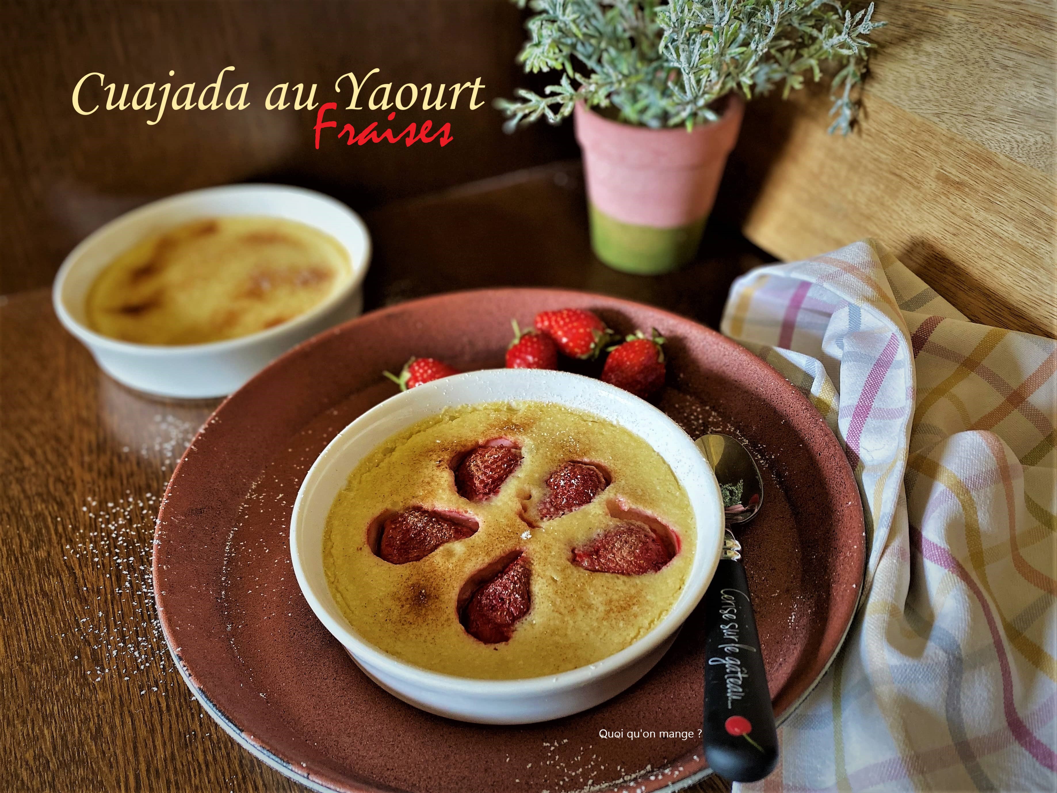 Cuajada – ce flan pâtissier espagnol au yaourt avec des fraises dedans