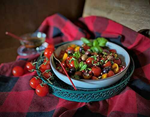 Salade de tomates cerises à la mélasse de grenade – inspiration Sabrina Ghayour