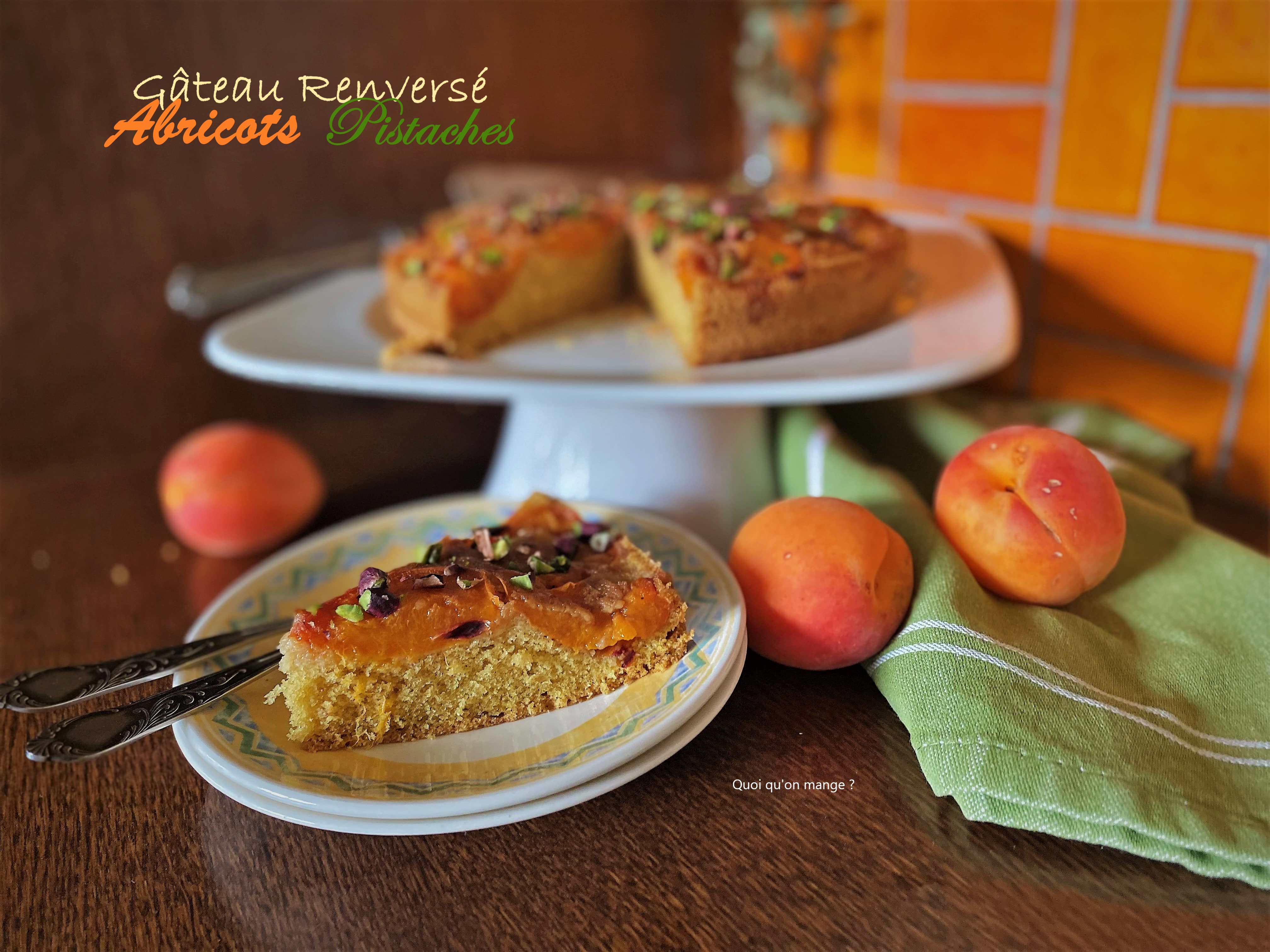 Gâteau renversé aux abricots et pistaches