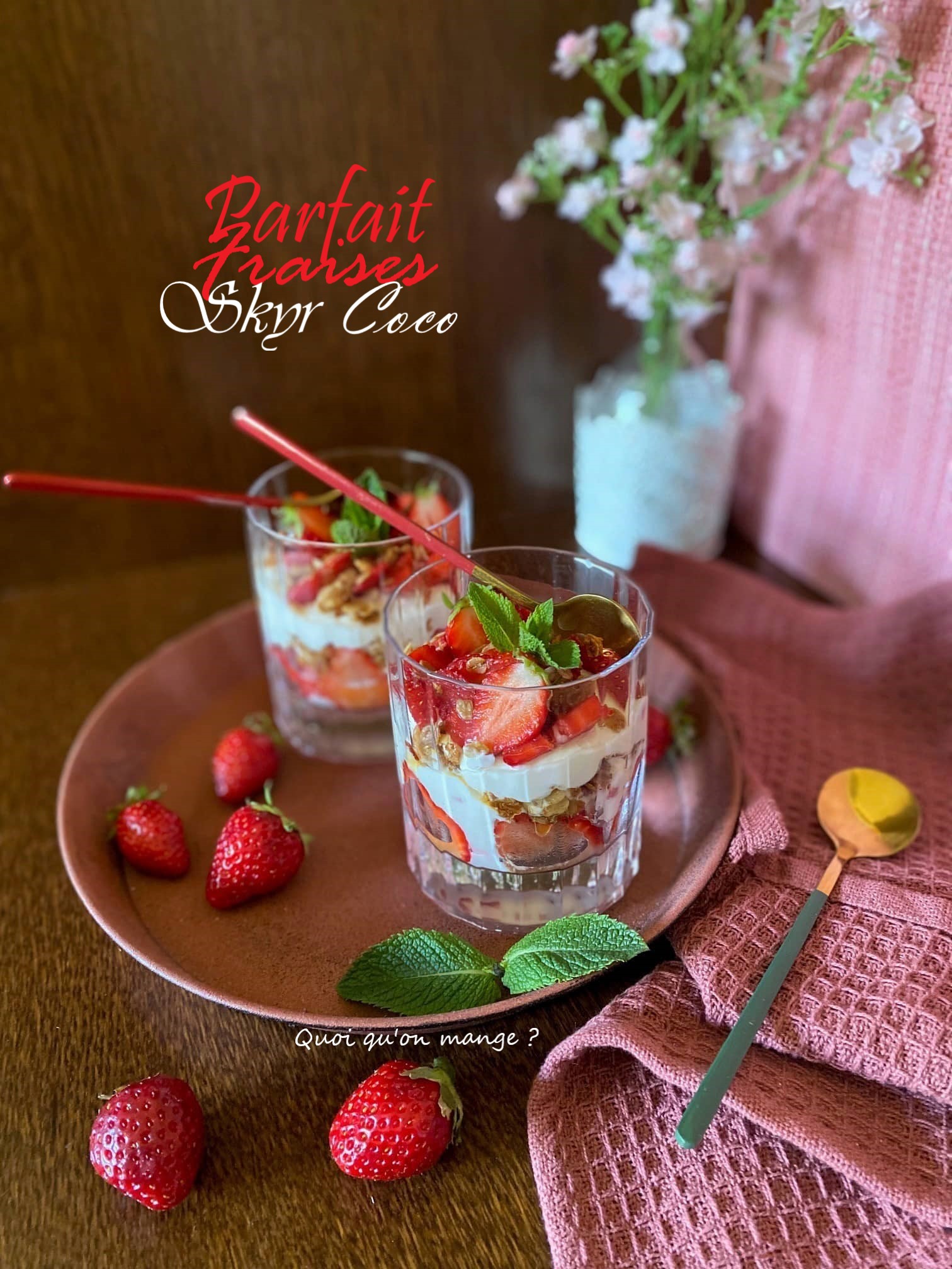 Parfait de Skyr aux Fraises et Noix de Coco – délicieusement facile !