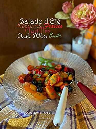 Salade d’Eté : abricots – fraises – myrtilles à l’huile d’olive et basilic | un régal rafraichissant