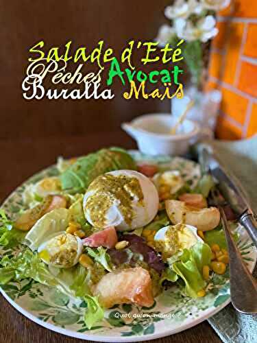 Salade d’Eté aux Pêches et à l’Avocat avec de la Burrata et du Maïs aussi – Une salade fraîche, colorée et gourmande