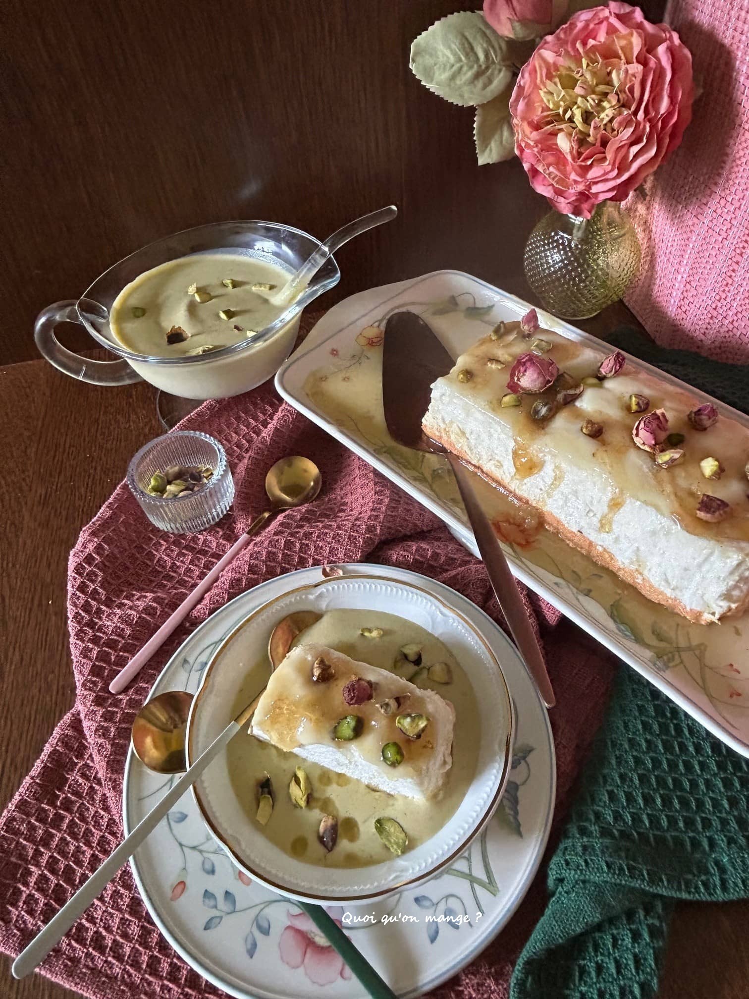 Comme un Gâteau Neige une Ile Flottante Coulis à la Pistache