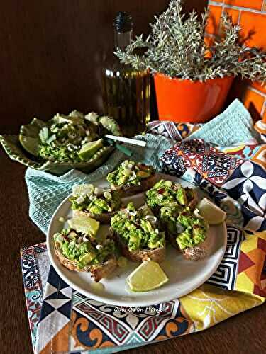 Avocado Toast aux Petits Pois et aux Herbes | recette de Sami Tamini