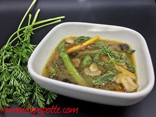 Bouillon aux légumes façon consommé