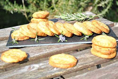 Sablés mozzarella et fleurs de romarin