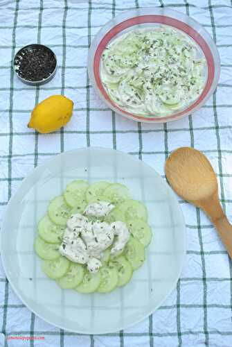 Salade de concombre, crème à l'estragon et poivre