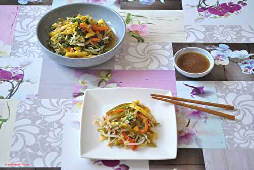 Salade de mangue, haricots verts, poivron et haricots mungo