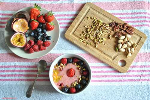Smoothie bowl banane et fruits rouges - Bataille Food #57 | Ramène la Popotte