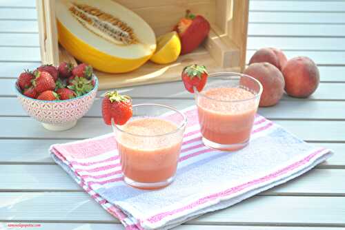 Smoothie melon pêches poivron fraises