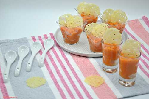 Soupe de carottes et chips d'emmental
