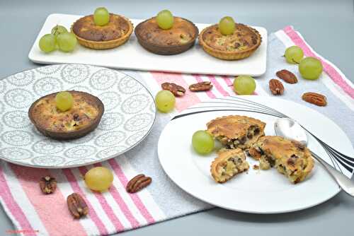 Tartelettes amandine, noix de pécan et raisins blancs