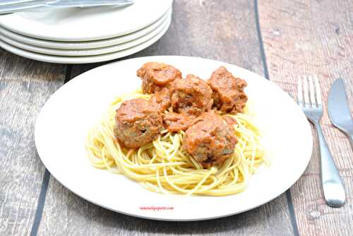 Albóndigas en sauce tomate