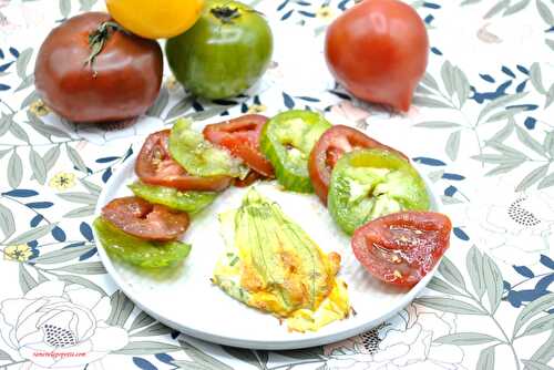 Fleurs de butternut farcies et salade de tomates