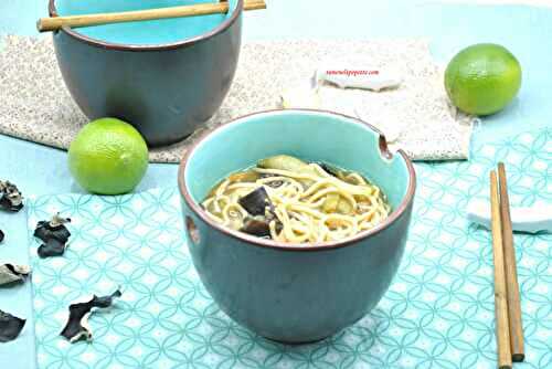 Soupe de nouilles et légumes esprit asiatique