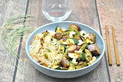 Nouilles de konjac aux légumes de printemps
