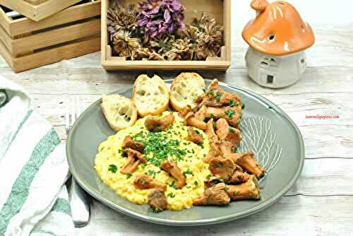 Oeufs brouillés girolles