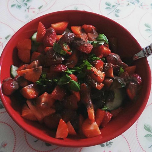 Salade de concombre et fraises