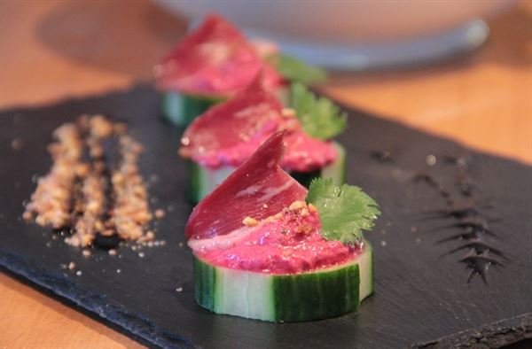 Amuse-bouche concombre betterave et magret fumé