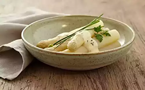 Asperges blanches et sauce mousseline légère