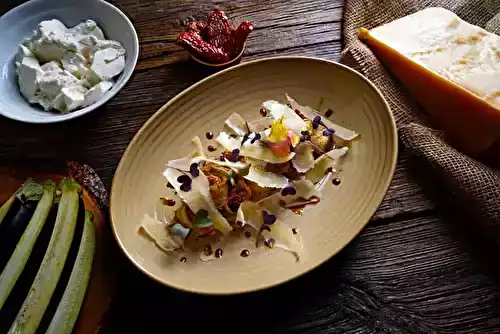 Aubergines grillées au fromage frais et tomates rôties au parmesan