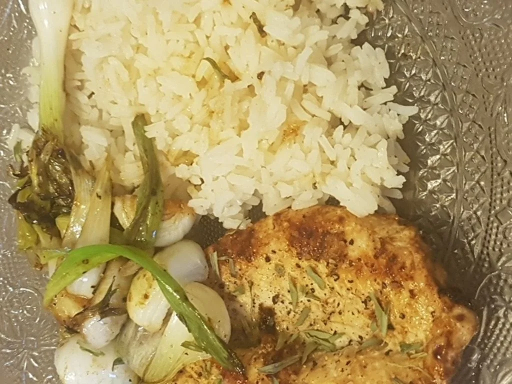 Blancs de poulet aux oignons nouveaux