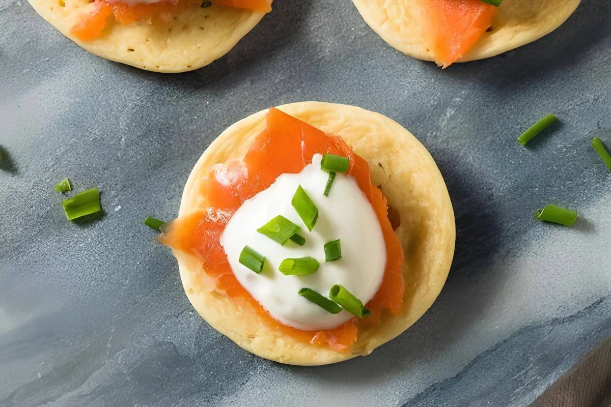 Blinis au saumon fumé et vinaigrette au miel