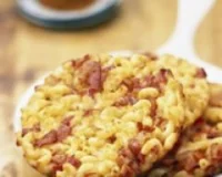 Blinis de coquillettes au bacon et au poivron