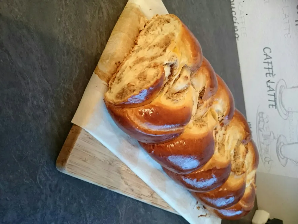 Brioche tressée aux amandes et noisettes