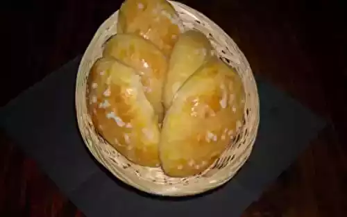 Briochettes et pain au lait au sucre