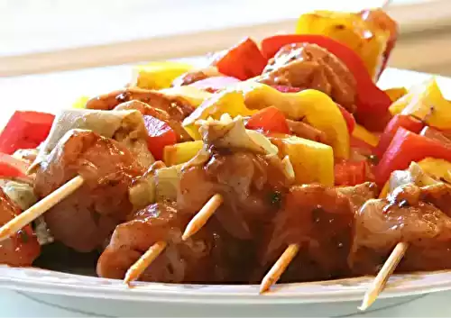 Brochettes de poulet mariné au citron et aux herbes