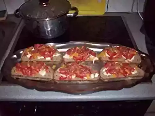 Bruschetta tomates, ail et basilic