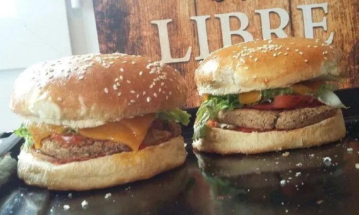 Burger végétarien aux pois chiches et haricots rouges