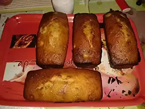 Cake aux cerises confites et au miel