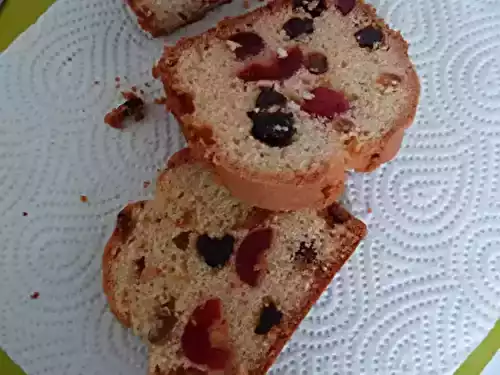 Cake aux raisins et aux fruits confits