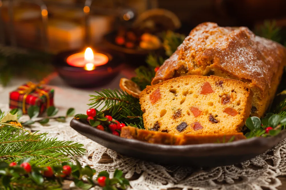 Cake moelleux aux raisins secs et fruits confits