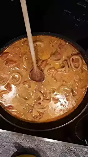 Calamars et crevettes au lait de coco et curry