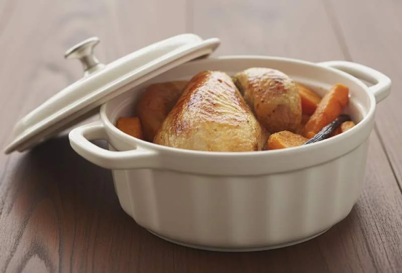 Chapon de pintade en cocotte aux patates douces vanillées