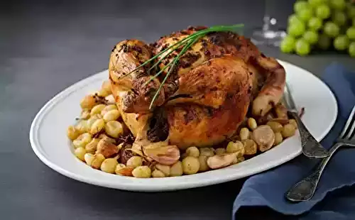 Chapon rôti aux raisins et aux cèpes