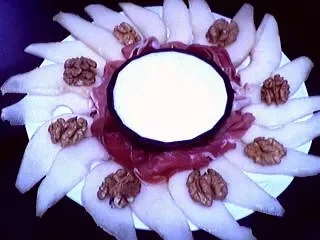 Chiffonnade de jambon poire et roquefort