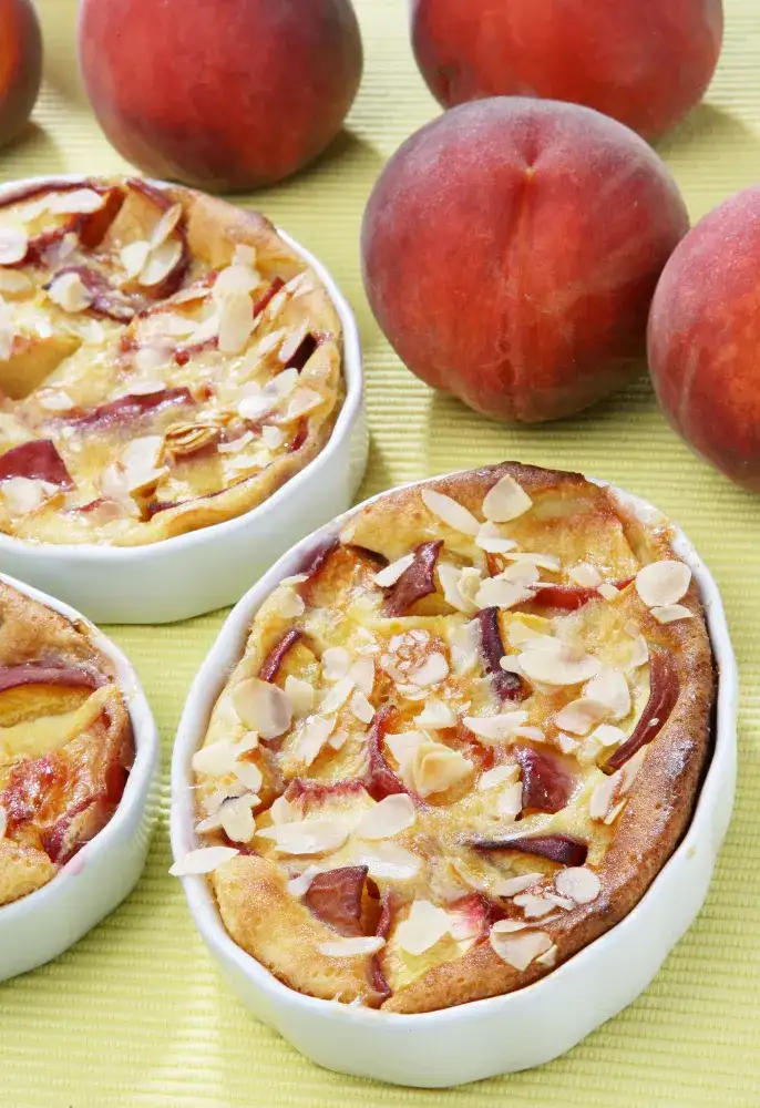 Clafoutis fondants aux pêches et à la cannelle