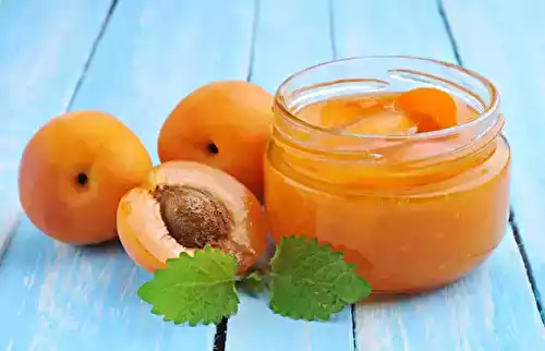 Confiture d'abricots à la menthe
