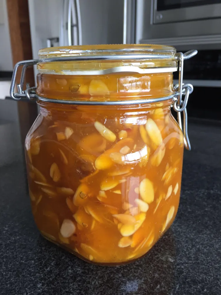 Confiture d'abricots aux amandes