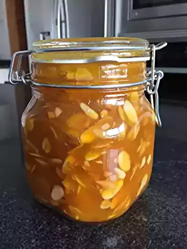 Confiture d'abricots aux amandes