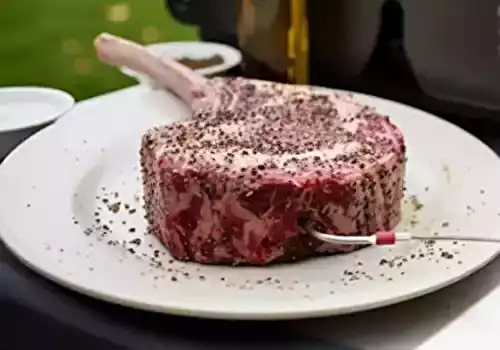 Côte de bœuf grillée au barbecue en cuisson connectée