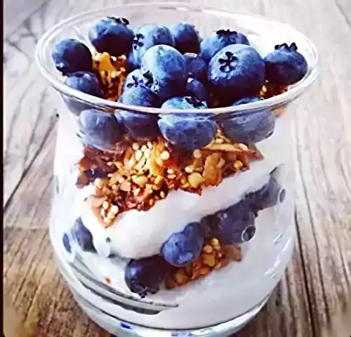 Coupe au yaourt grec et muesli
