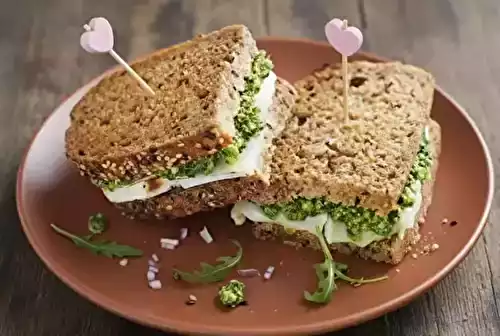 Croque-monsieur au rocamadour, pesto de roquette