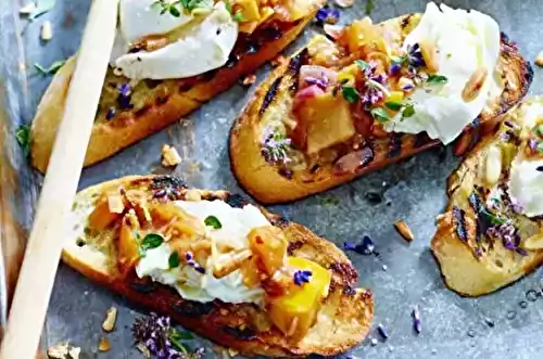 Crostinis de burrata au chutney de nectarine